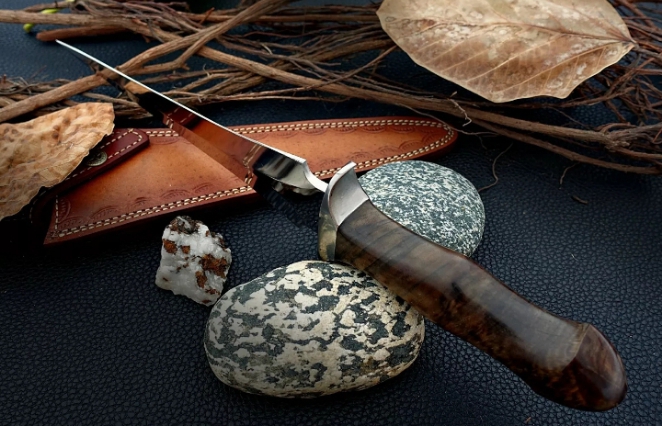 CUSTOM HANDMADE DAGGER HUNTING SURVIVAL KNIFE IN D2 STEEL MIRROR POLISH BLADE